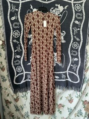RESA Long-Sleeve Wave-Print Maxi Dress in Brown and Cream